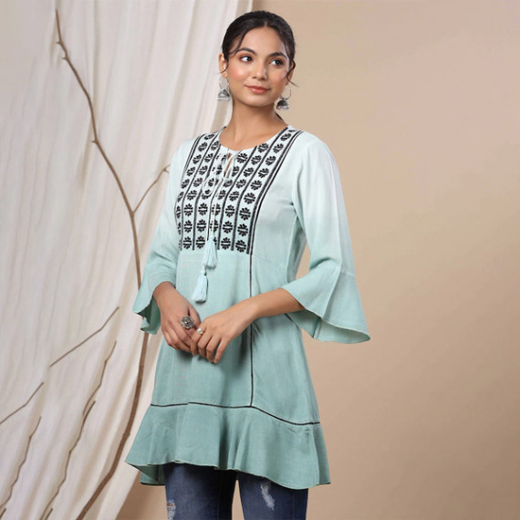 http://3.7.113.133/products/women-green-tunics