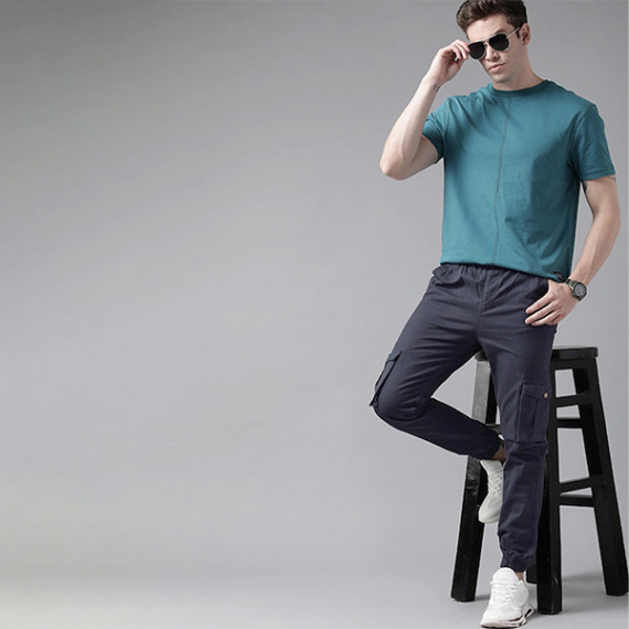 http://3.7.113.133/products/men-navy-blue-solid-mid-rise-woven-pure-cotten-cargo-trousers