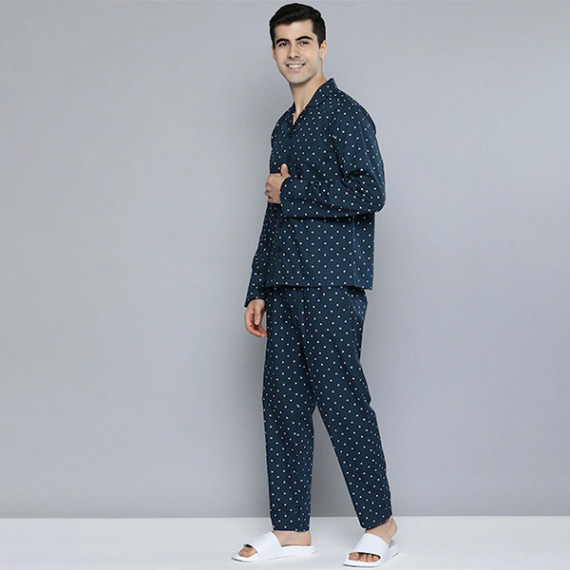 http://3.7.113.133/products/men-navy-blue-white-printed-pure-cotton-night-suit