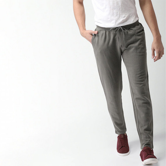 http://3.7.113.133/products/men-grey-regular-fit-solid-track-pants
