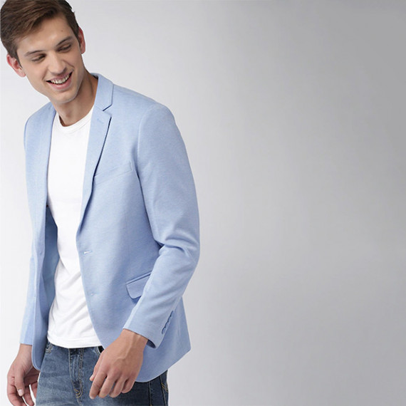 http://3.7.113.133/products/men-blue-solid-single-breasted-knitted-blazer