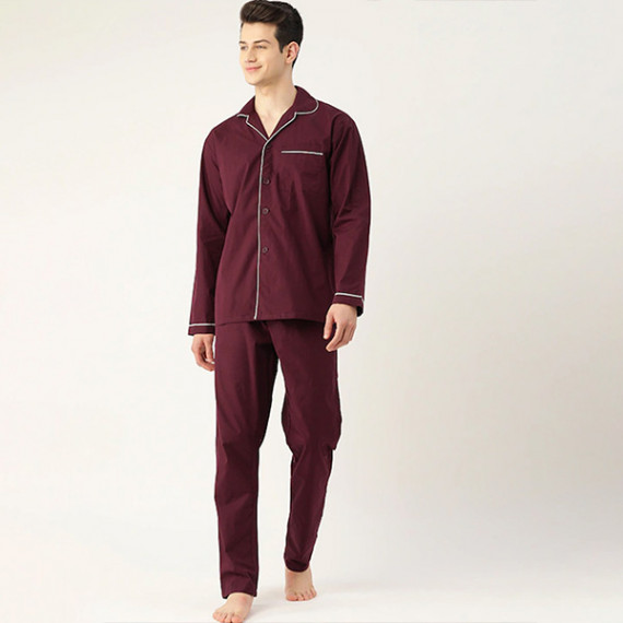 http://3.7.113.133/products/men-burgundy-pure-cotton-solid-nightsuit