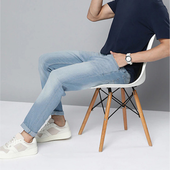 http://3.7.113.133/products/men-blue-slim-tapered-fit-light-fade-stretchable-jeans