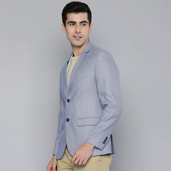 http://3.7.113.133/products/men-blue-self-design-textured-regular-fit-smart-casual-blazer