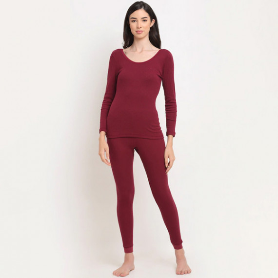http://3.7.113.133/products/women-maroon-striped-thermal-top
