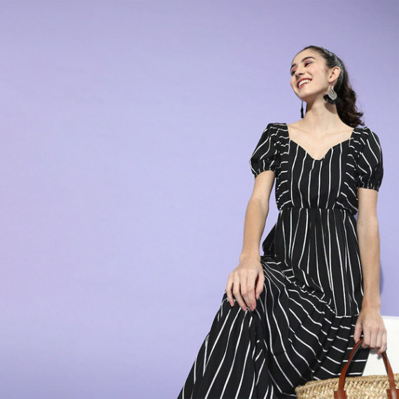 http://3.7.113.133/products/black-white-striped-crepe-maxi-dress