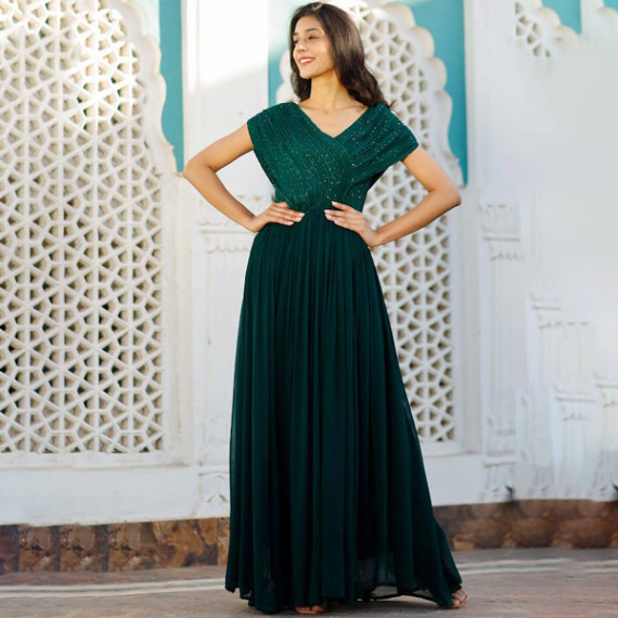 http://3.7.113.133/products/green-embellished-maxi-dress
